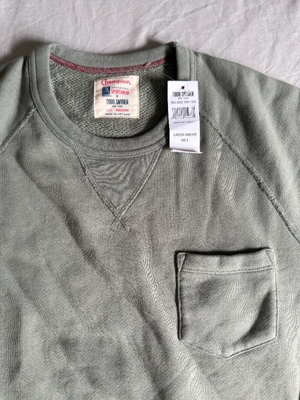 TODD SNYDER x CHAMPION Crewneck sweater in GREEN SMOKE MEDIUM $138